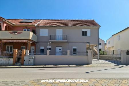 Apartmaji Ćelić Biograd Hrvaška