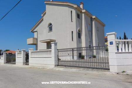 Apartmaji Roko Biograd Hrvaška