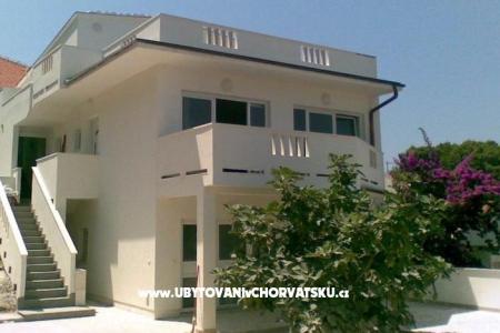 Apartmaji Tomy otok Brač Hrvaška