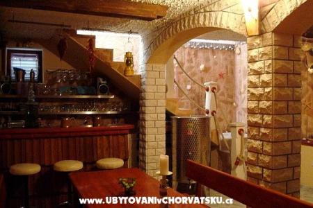 Apartmaji Villa Niko Bol foto 3
