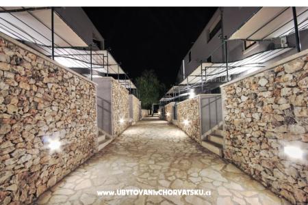 Kala mendula apartmani otok Brač Hrvaška