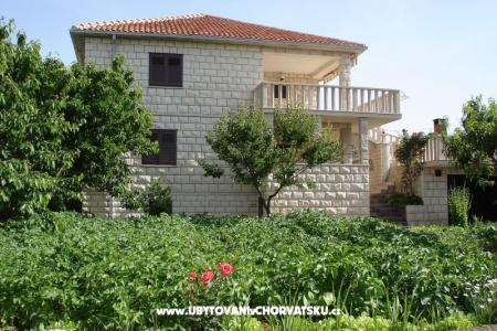 Apartmaji Glavinovic otok Brač Hrvaška