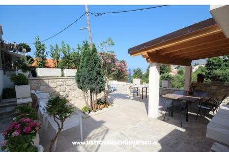Apartmaji Dalmacija 1 Brela Hrvaška