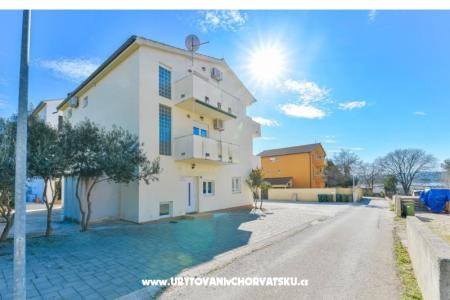 Apartmaji Adria Sv. Filip i Jakov Hrvaška