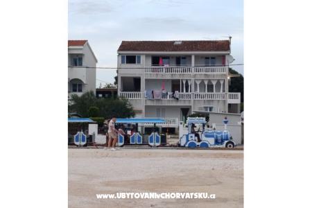 Apartmaji Boro Sv. Filip i Jakov Hrvaška