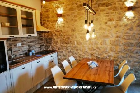 Dalmatinska kamena kuća Sv. Filip i Jakov Hrvaška