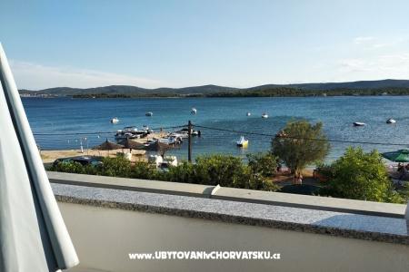 Maestral Apartmaji Sv. Filip i Jakov Hrvaška