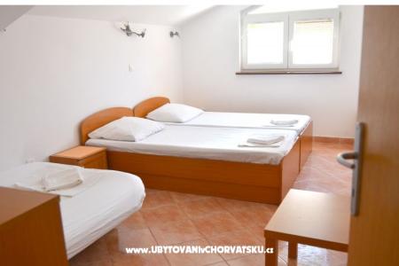 Apartmaji Mirnna foto 4
