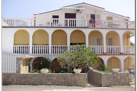 Apartmaji Marijana  Karlobag Hrvaška