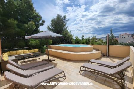 Villa Dalmacroa – Kaštela Hrvaška