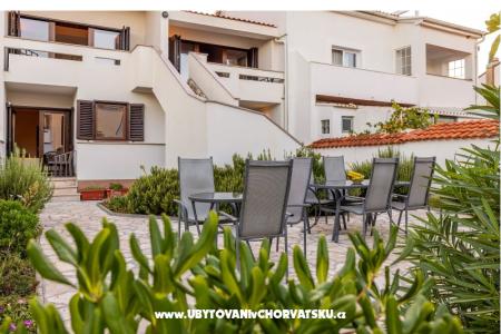 Apartmaji Dupin otok Krk Hrvaška