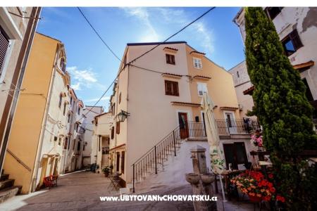 Apartmaji Funtana  otok Krk Hrvaška