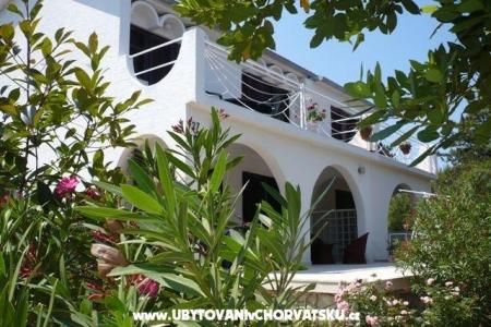 Apartmaji Zana otok Krk Hrvaška