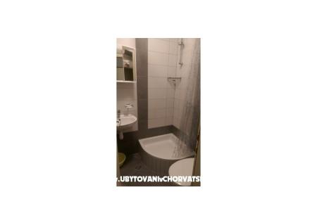 Apartmaji Dina foto 3
