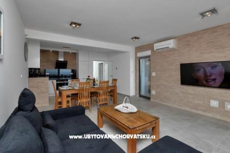 Hot Tub Luxury Apartmaji + beach p foto 5