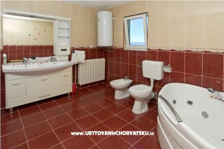 De Lux Apartmaji-SWIMMING POOL foto 4