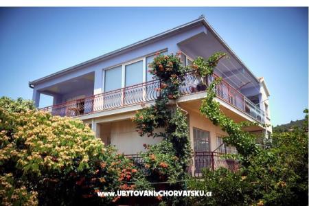 Apartmaji Boris - Vinisce at Trogi Marina - Trogir Hrvaška
