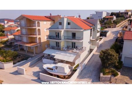 Apartmaji Petra  Marina - Trogir Hrvaška