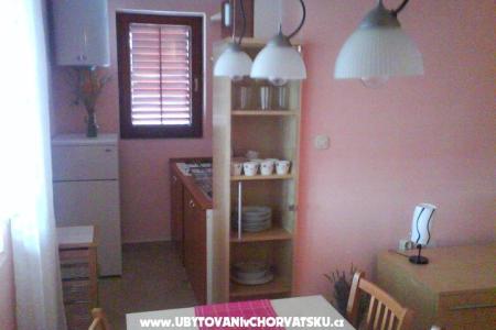 Apartmaji  Tonka, Ines i Nika foto 5
