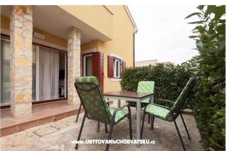 Apartma Oliva D1 z bazenom foto 5
