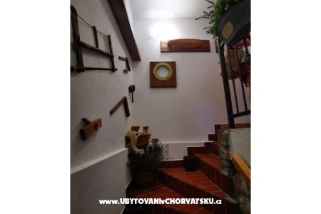 Stara kamena kuca - Apartma Andrij foto 3