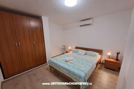 Apartmaji AGAVA Omiš Hrvaška