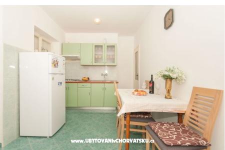 Apartmaji Neda Vulić Omiš Hrvaška