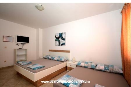 Apartmaji Ana - Kamp Ivo foto 5