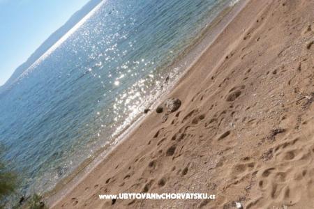 Apartmaji More Omiš Hrvaška