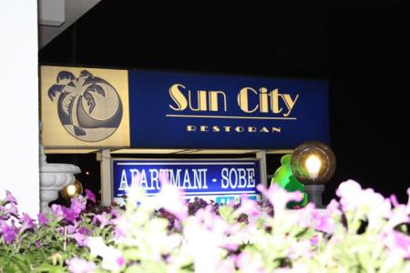 Sun City Apartmaji foto 2