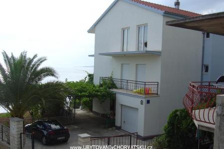 Vila ANI    Omiš Hrvaška