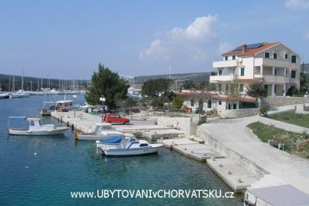 Apartmaji Lovro Pag otok Pag Hrvaška