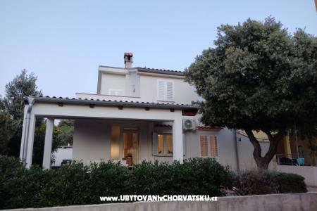 Apartmaji Maris Andrea otok Pag Hrvaška