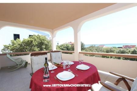 Apartmaji Karas Mandre otok Pag Hrvaška