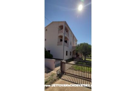 Apartmaji Lili otok Pag Hrvaška