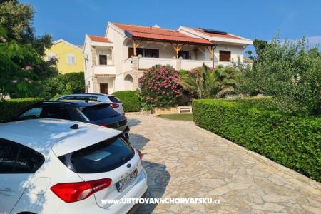 Apartmaji Pastorčić Ivo  otok Pag Hrvaška