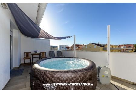 Apartma z bazenom and jacuzzi foto 3