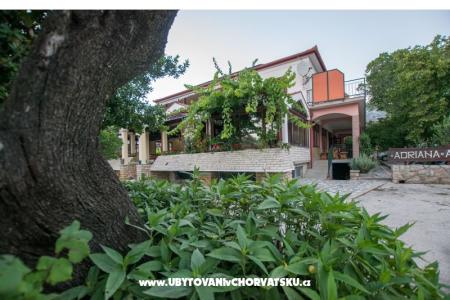 Apartmaji Adriana Starigrad Paklenica Hrvaška