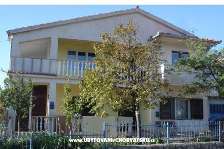 Apartmaji Ćićo Starigrad Paklenica Hrvaška