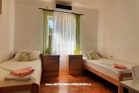 Apartmaji Danica - near beach foto 4