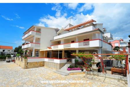 Apartmaji Bernardica Pakoštane Hrvaška