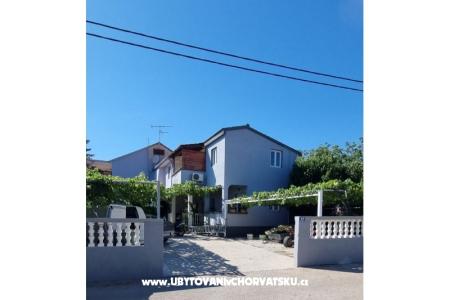Apartmaji Anka Pakoštane Hrvaška