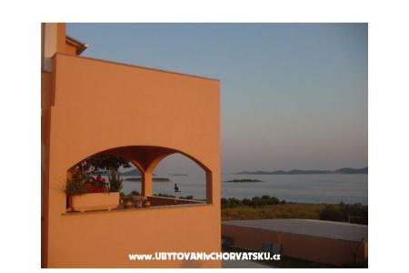 Apartmaji Ivan i Zeljka Pakostane foto 2