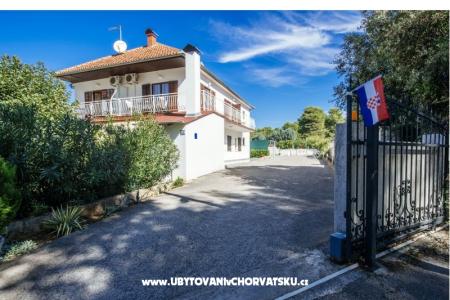 Apartmaji Jelena Pakoštane Hrvaška