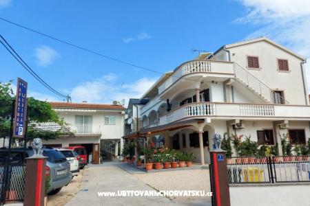 Apartmaji Ljubica Pakoštane Hrvaška