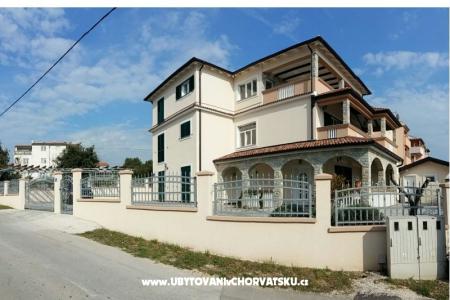 Apartmaji Monika Pakoštane Hrvaška
