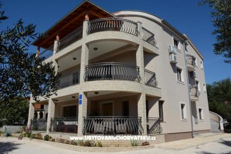 Apartmaji Silvija Pakoštane Hrvaška