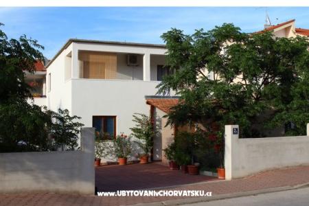 Apartmaji Tina Pakoštane Pakoštane Hrvaška