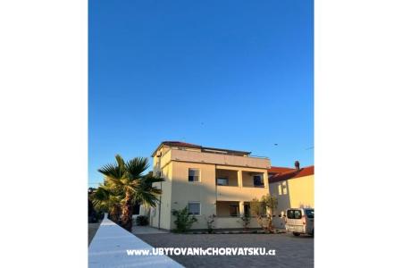 Apartmaji Vujasin Pakoštane Hrvaška