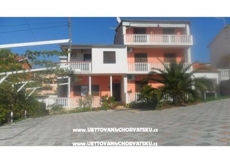 Apartmaji Leo Pakoštane Hrvaška